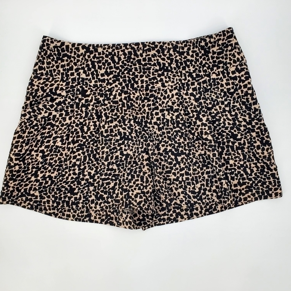 Loft Women's Black Cream Animal Print High Waist Pleated Shorts